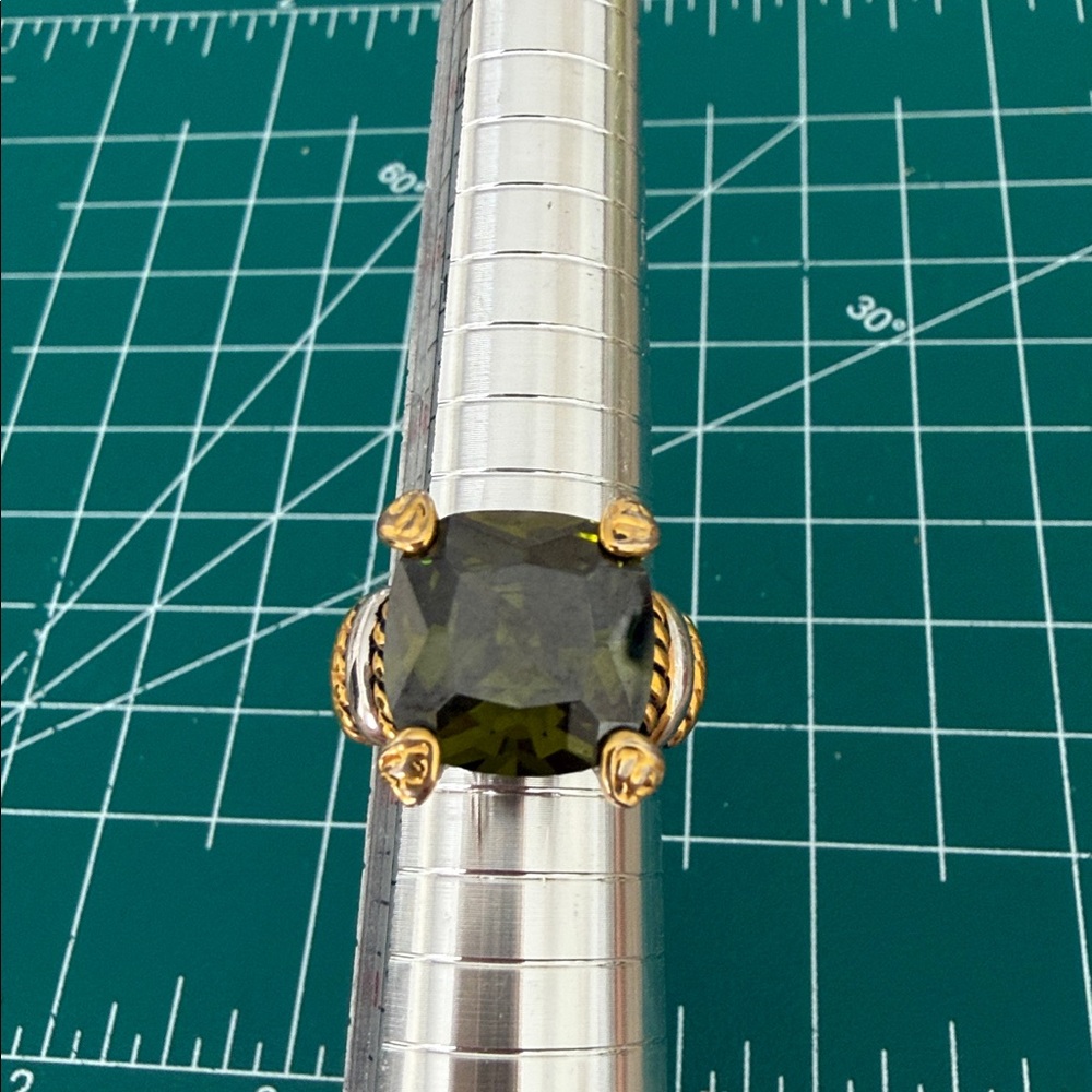 3/$20 Elegant Gold and Silvertone Ring with Green Colored Faux Gemstone Sz 7.5